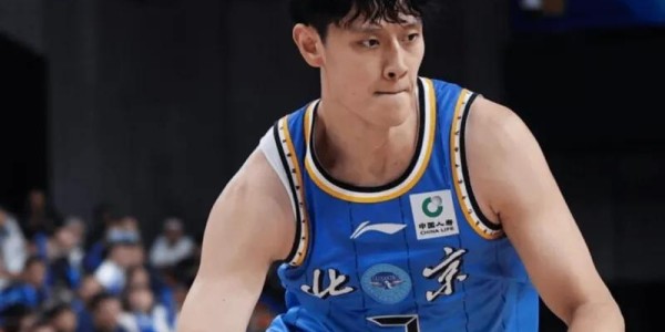 电竞比分网-曾凡博醒不了了？无持球+三分罚球效率低下，末节仍在持续犯错！