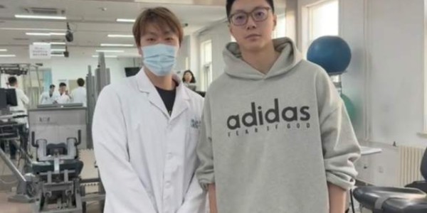 电竞比分-正式退出！广东核心无奈，济南小伙曝出原因，杜锋批准，徐杰祝福