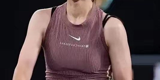 扳倒四届硬地大满贯冠军再进决赛，这次阿尼西莫娃比肩哪位前辈